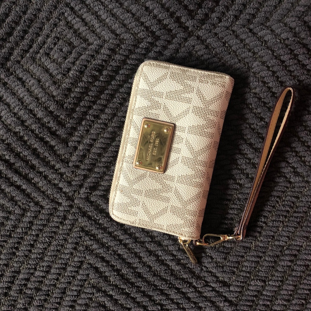 Michael Kors Tech Wristlet